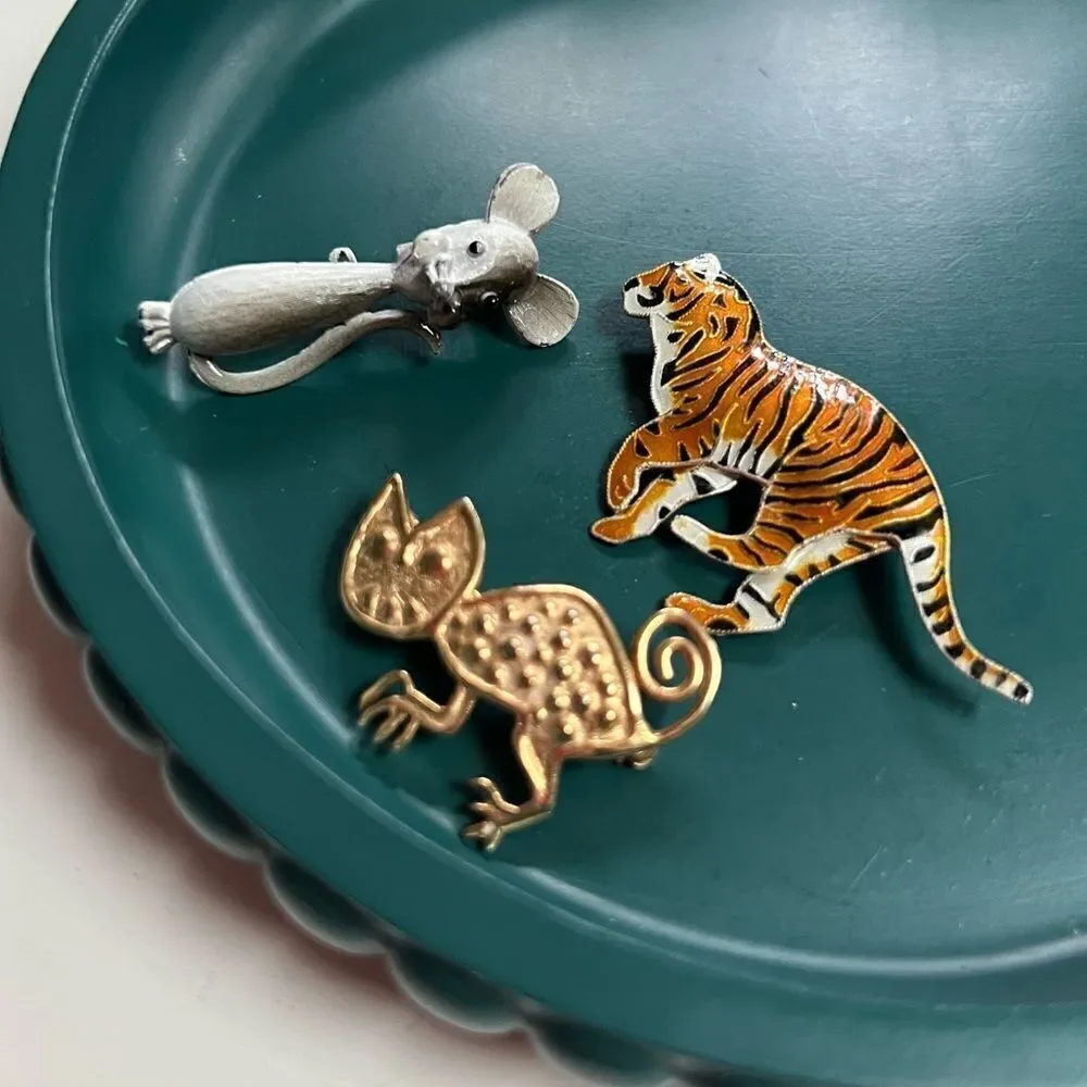 Quirky Vintage 1950s-1990s Small Creatures Tiger Chameleon Mouse Brooch Lot